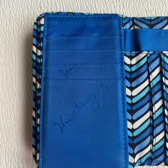 Vera Bradley Blue and White‎ Women’s Wallet - Picture 6 of 8